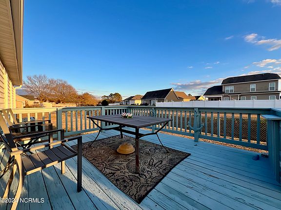 5th image of 654 Bayberry Lane