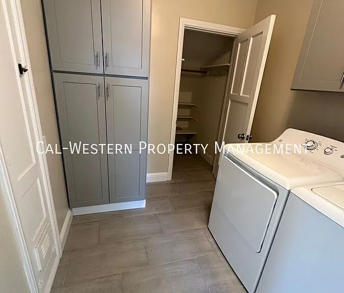 1385 Newport Ave — Photo 30