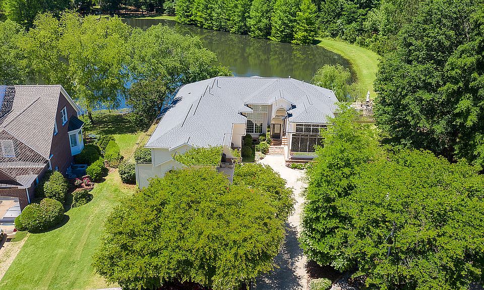 1st image of 107 Lake Pointe Ln
