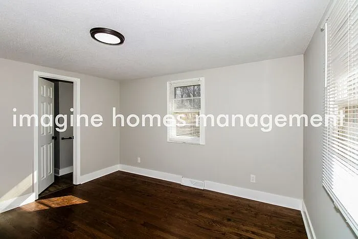 1205 NE 84th Ter — Photo 7