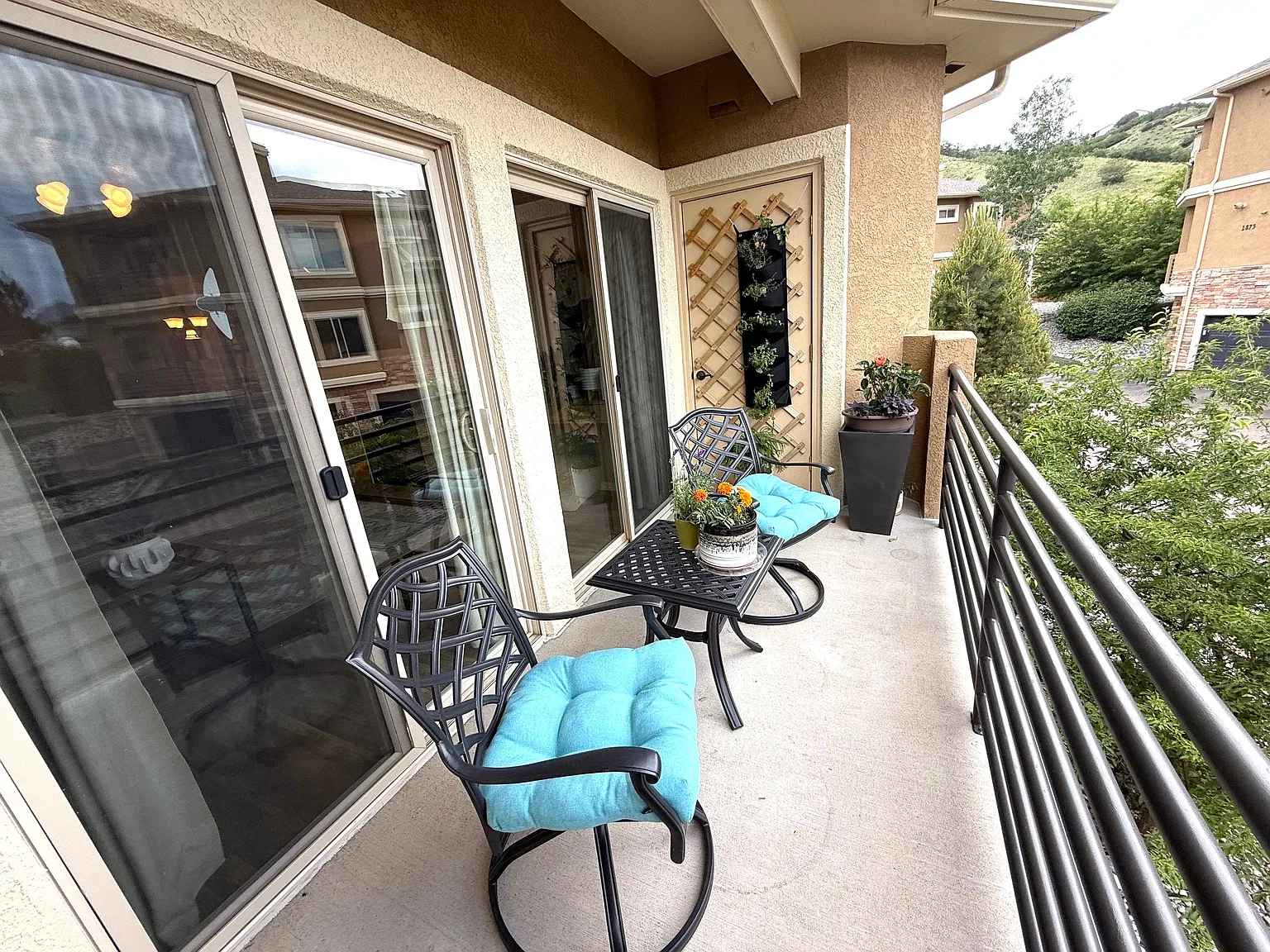 2 bed, 1111 sqft, $1,920 — Photo 4