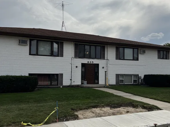835 Illinois Ave APT 103, Oostburg, WI 53070