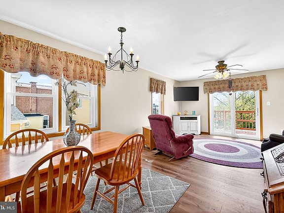 5th image of 1204 Brown St