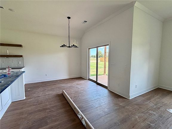 3rd image of 1806 Goldthorp St