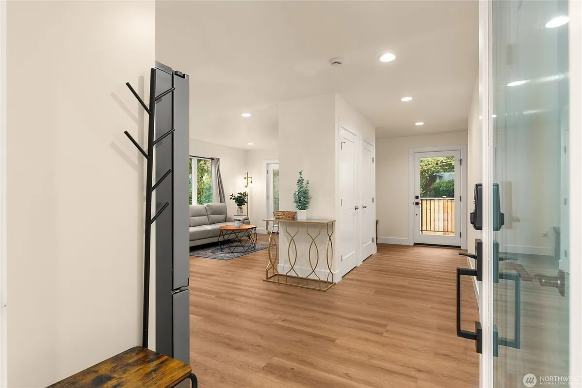 Building Photo - 9253 6th Ave NW