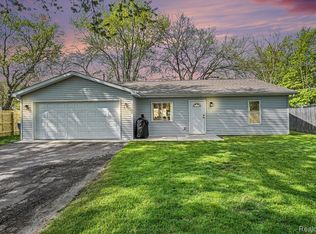 2863 Wisner St, Waterford, MI 48329