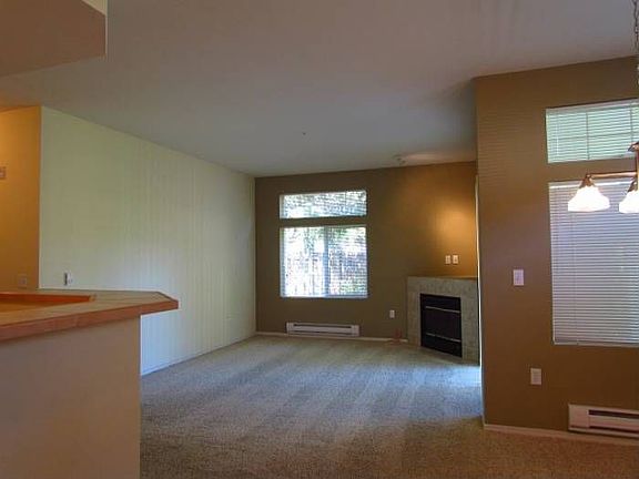 Living rm & Din area