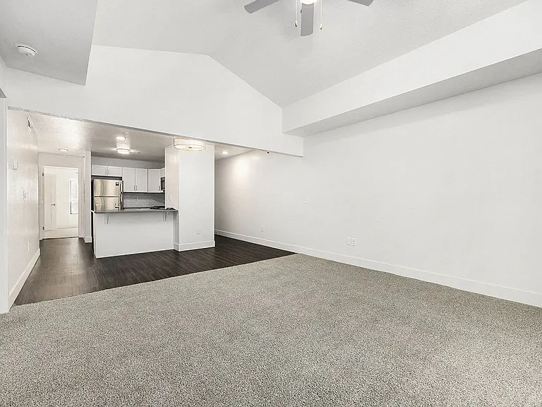 Byron Lakes Apartments — Photo 44