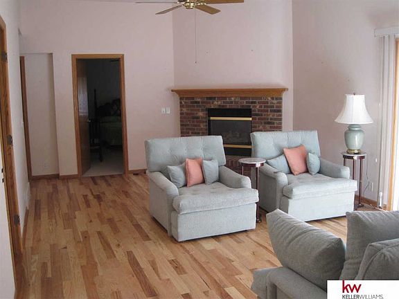 4th image of 4807 S 122nd Ct