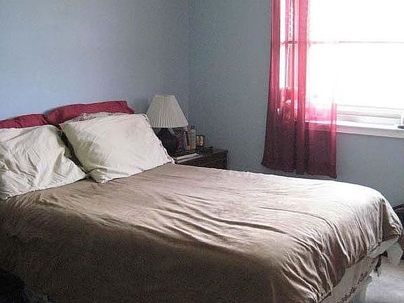 Large Bedroom with Walking Closet