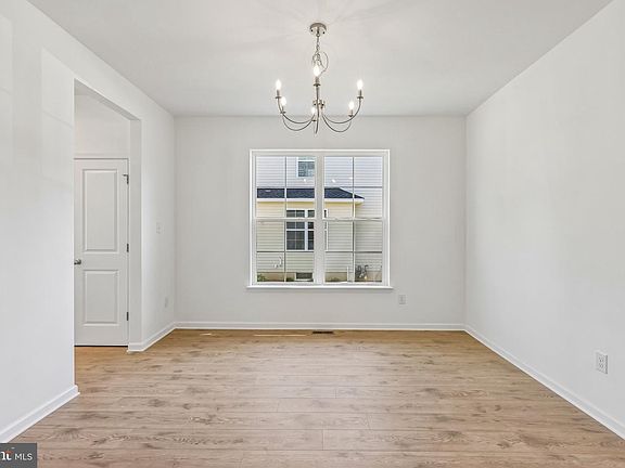 5th image of 728 Northwood Ave