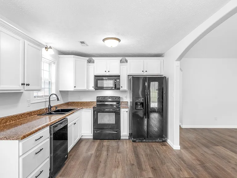 1959 General Neyland Dr — Photo 11