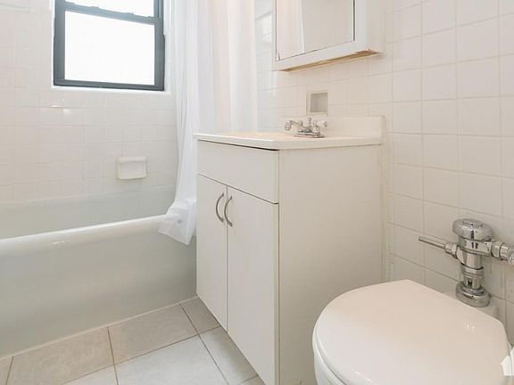 5th image of 529 W Aldine Ave APT 2N