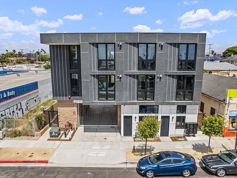 131 National City Blvd #201 — Photo 2