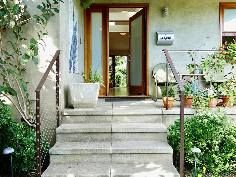 206 Ruth Ave — Photo 1