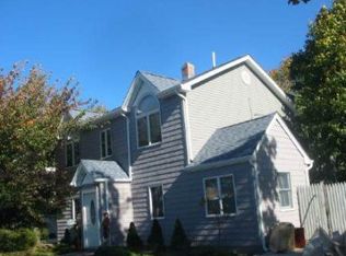 127 Center Ln, Levittown, NY 11756
