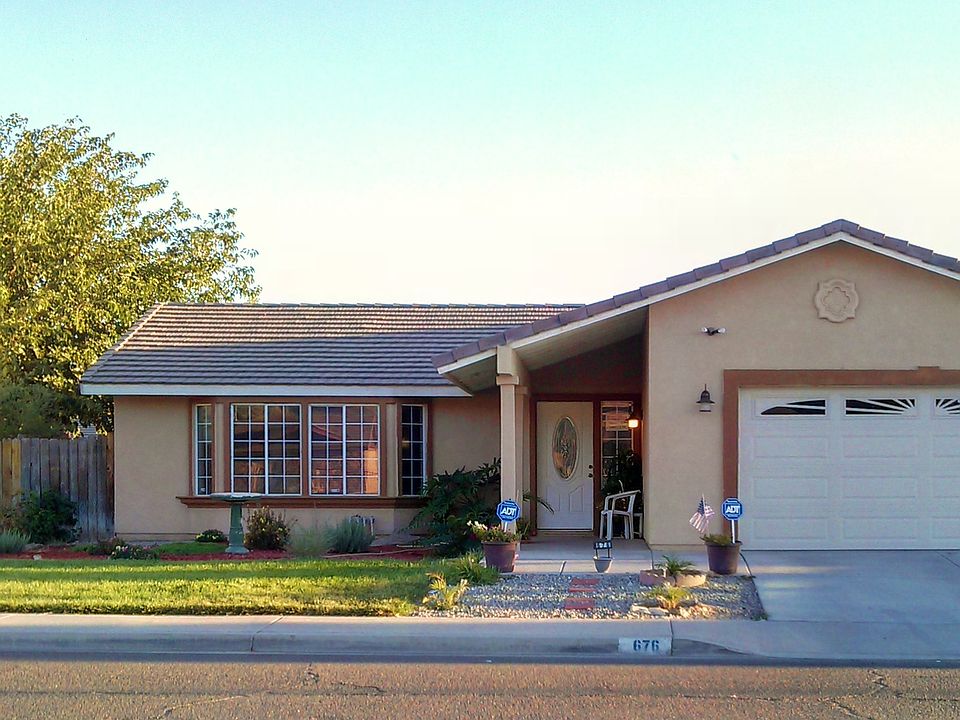 1st image of 676 Artesian St