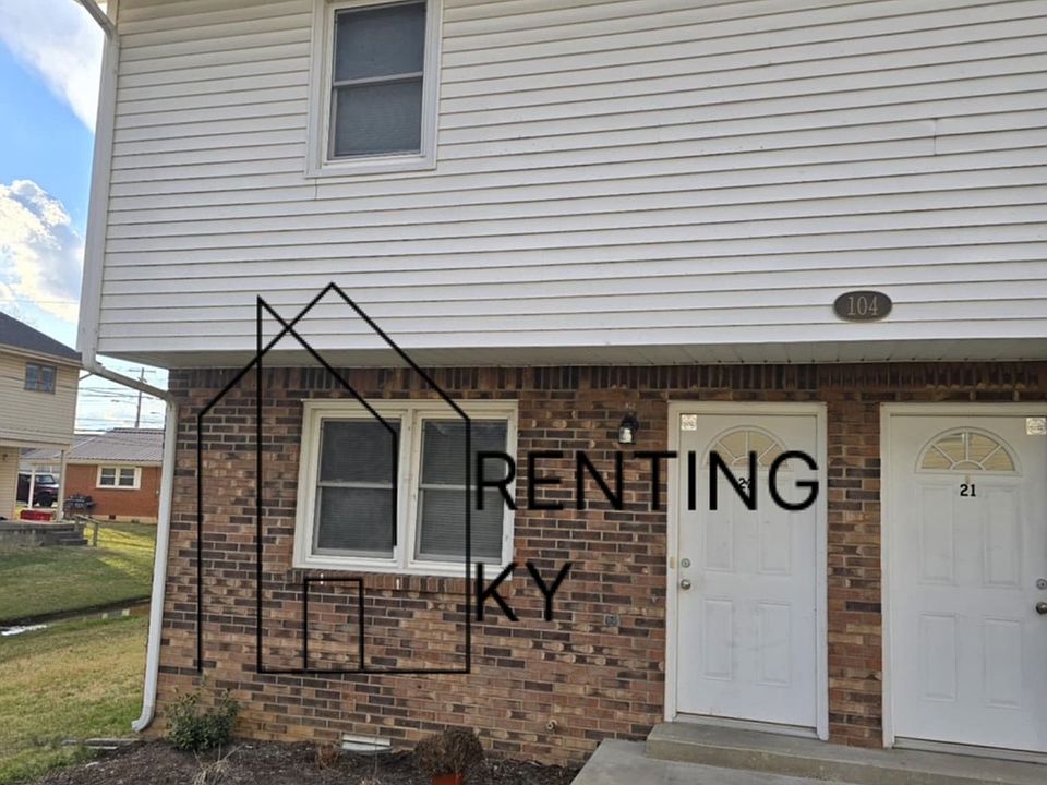 Charming townhome in the heart of Berea!