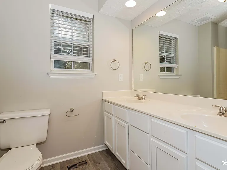 604 Monticello Ct — Photo 11