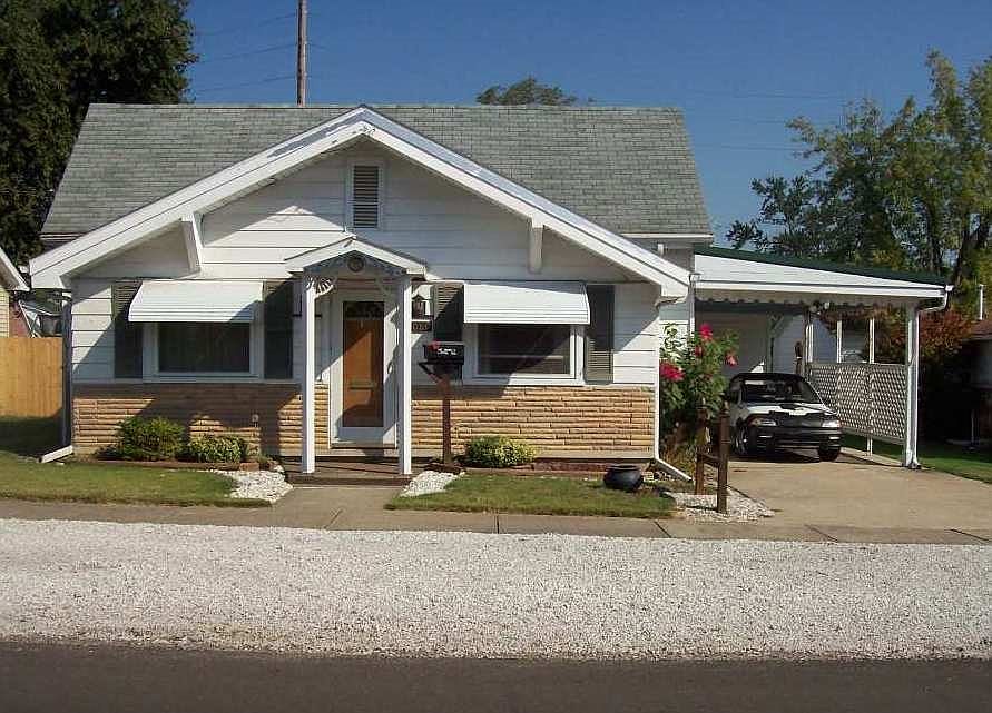 1st image of 1080 E St NE