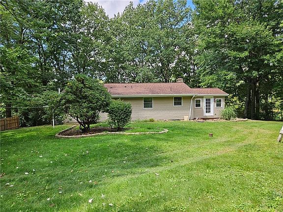 2nd image of 350 Mahood Rd