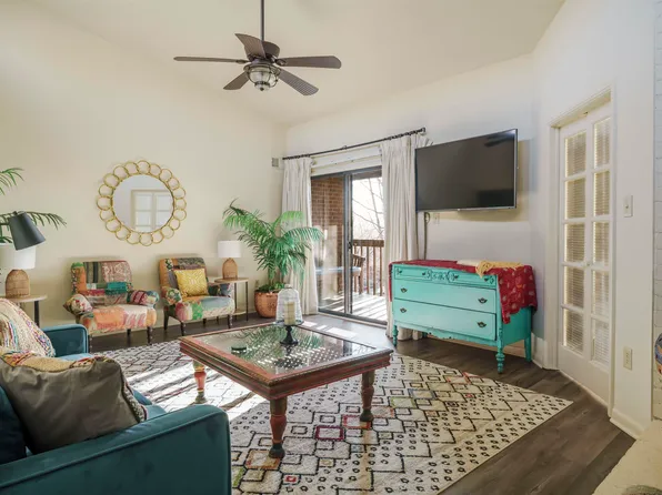 134 Turtle Creek Rd APT 10, Charlottesville, VA 22901