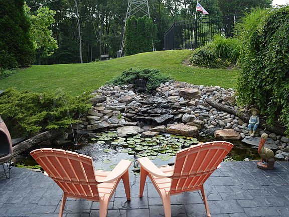 3rd image of 13 Country Ln