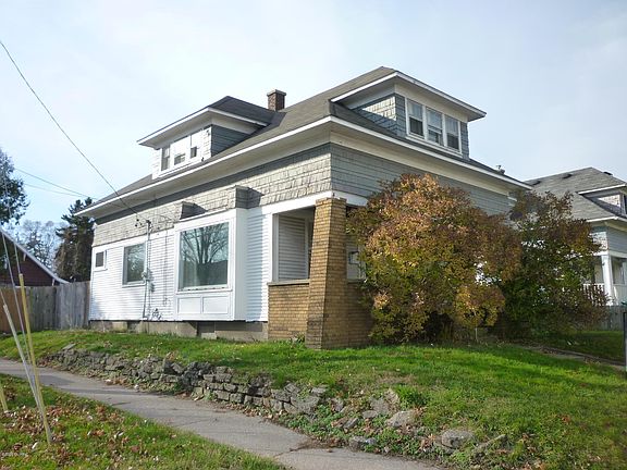 2nd image of 850 Burton St SW