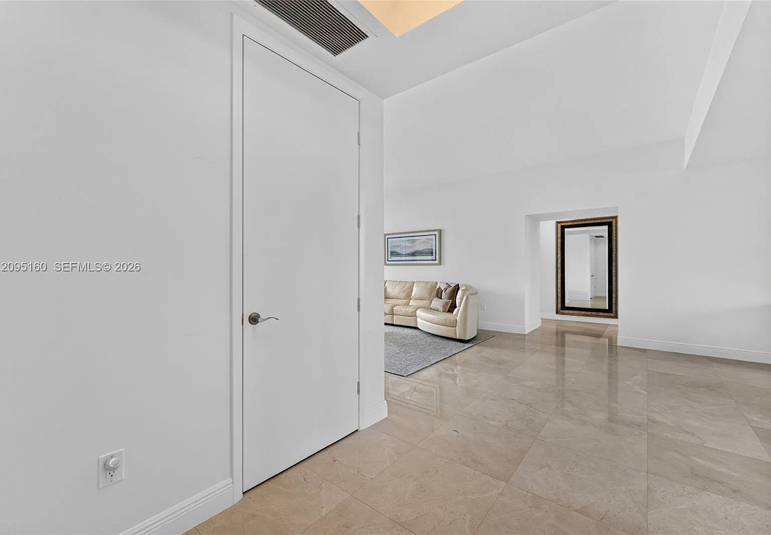 Tdr Tower I Condo — Photo 4