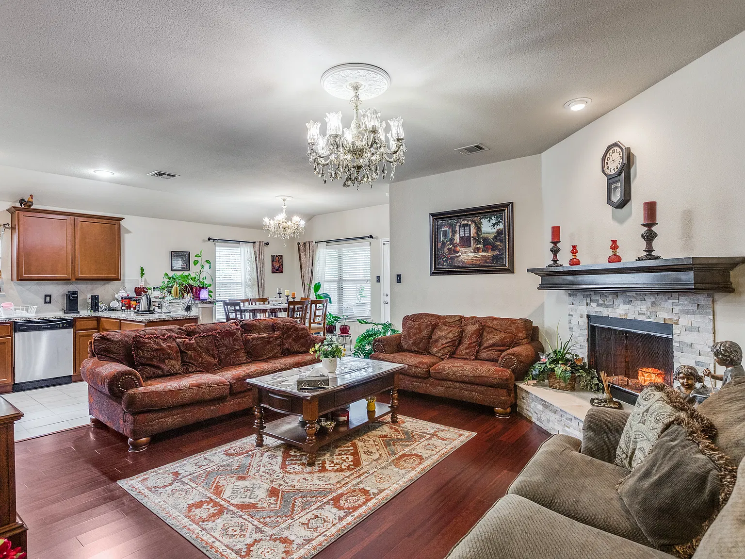 4 bed, 1620 sqft, $2,000 — Photo 3