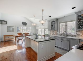 1 Blue Jay Ct, Warren, NJ 07059