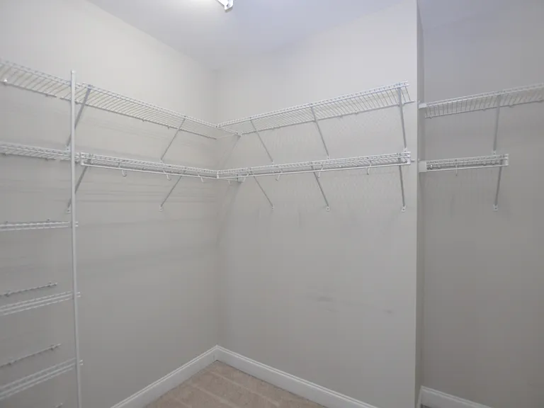 1004 Sterling Dr — Photo 3