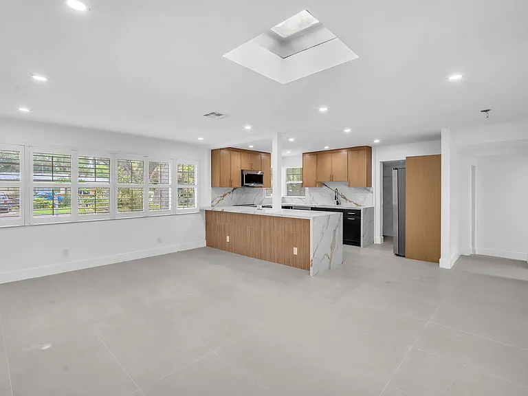 5148 SW 28th Ter — Photo 9