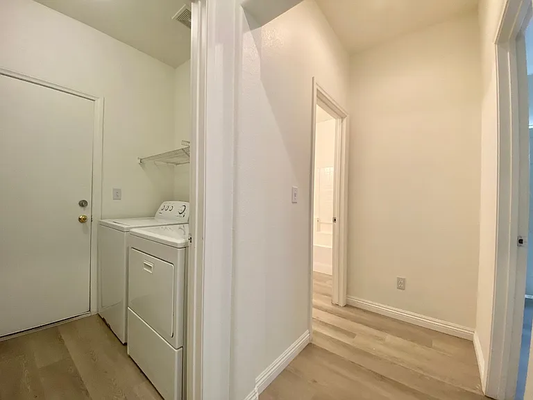 4033 Spring Line St — Photo 26