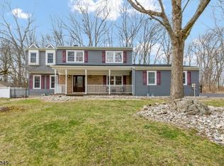 4 Hickory Ln, Long Valley, NJ 07853