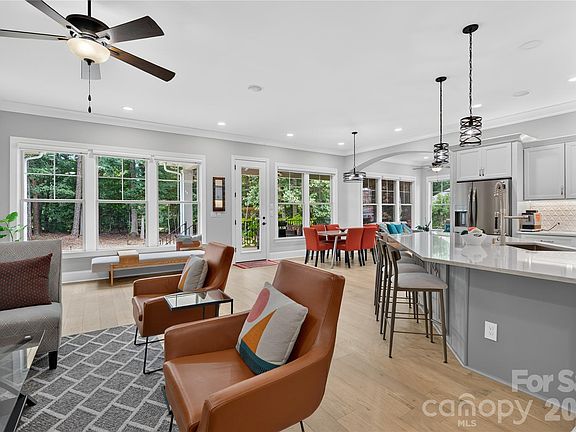 3rd image of 1133 Wessington Manor Ln