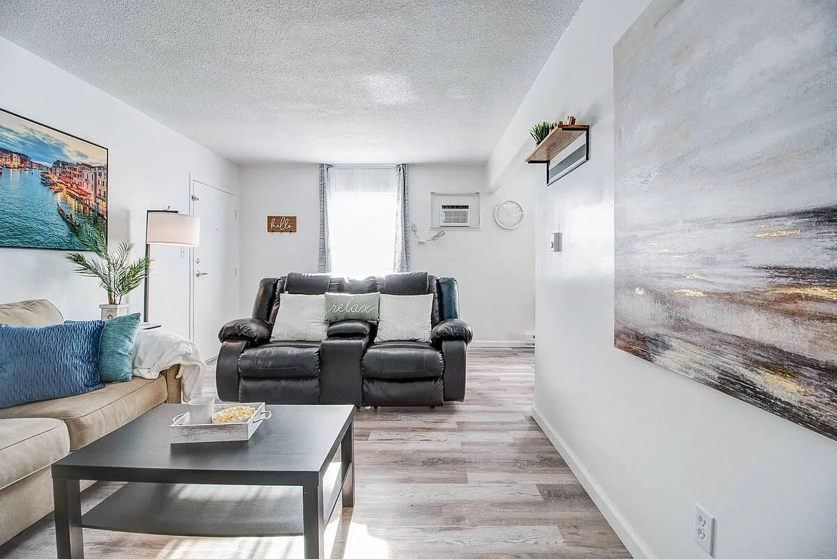 2 bed, 790 sqft, $2,400 — Photo 4