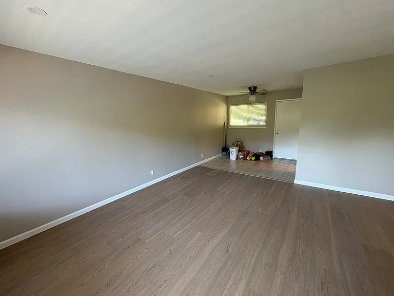 Living room/ Eating area