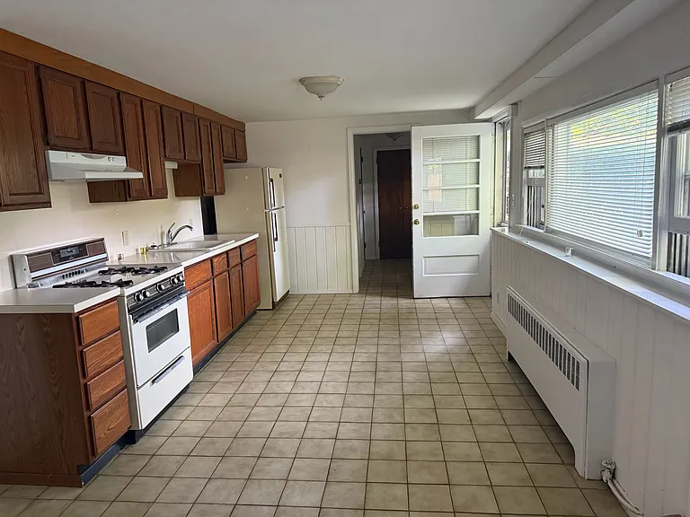 4 Midwood Pl — Photo 2
