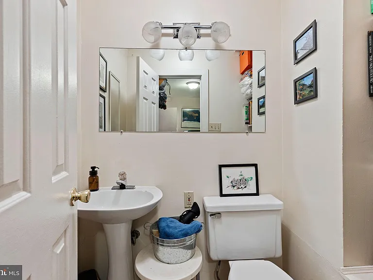 402 Fairmount Ave — Photo 6