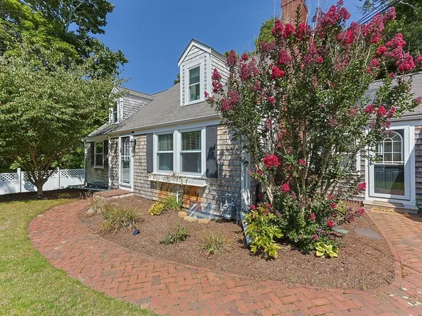 24 Hilltop Dr, Barnstable, MA 02630