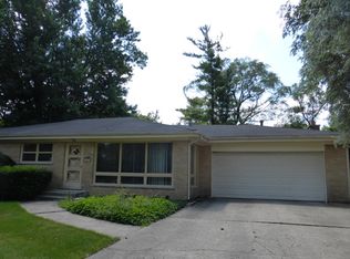 2111 Woodlawn Rd, Northbrook, IL 60062