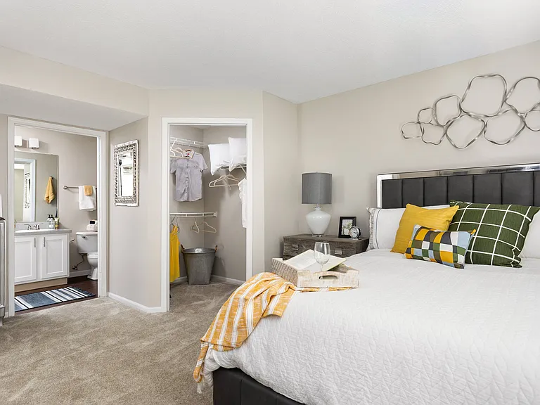 Walk-In Closet and En-Suite