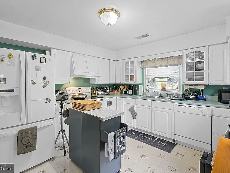 804 Telegraph Rd — Photo 1