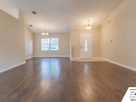 5th image of 26 Round Table Ln