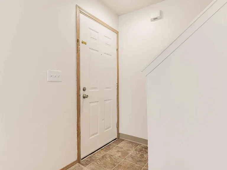 Raven Apartments — Photo 15