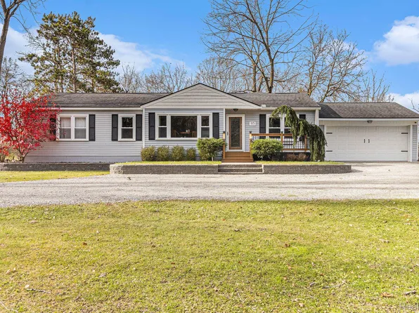 8456 Bishop Rd, Brighton, MI 48116