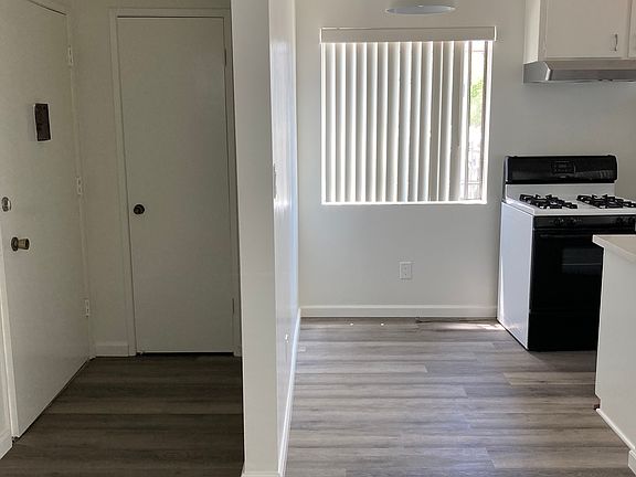 2nd image of 964 S Ardmore Ave APT 1