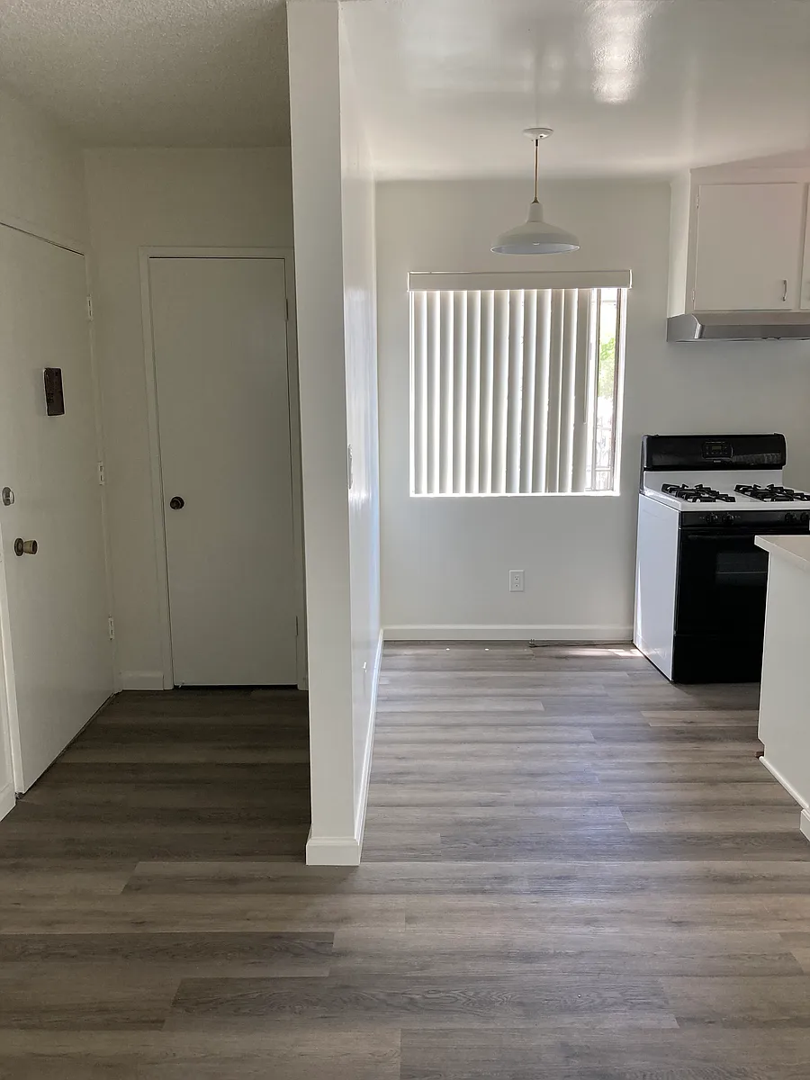 Building Photo - 964 S Ardmore Ave #1