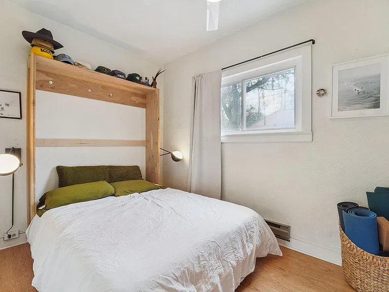 Office Murphy bed - guest room option